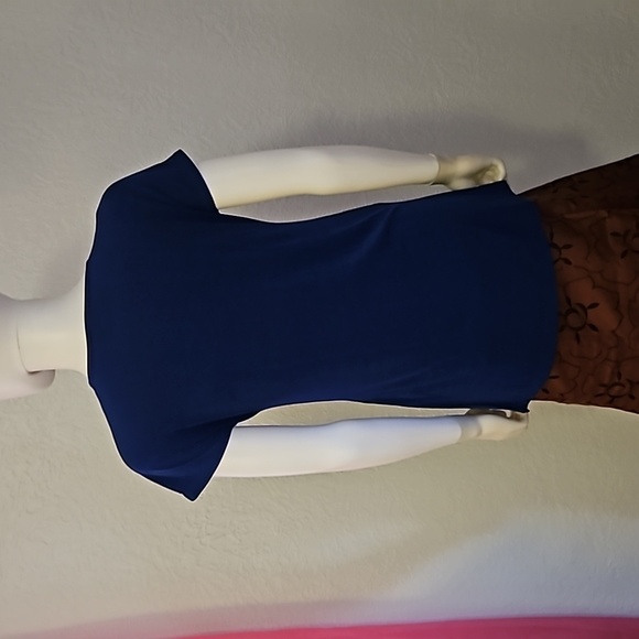 3/$30 CAROLYN STRAUSS Royal Blue V-Neck Short Sleeve Tunic - Picture 8 of 8